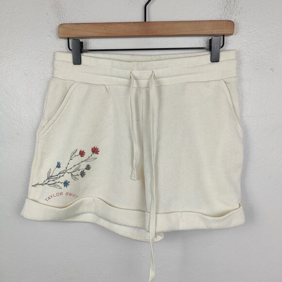 Taylor‎ Swift Shorts Womens Medium Red Taylor's Version Cream Floral Sweatshorts - Picture 1 of 7